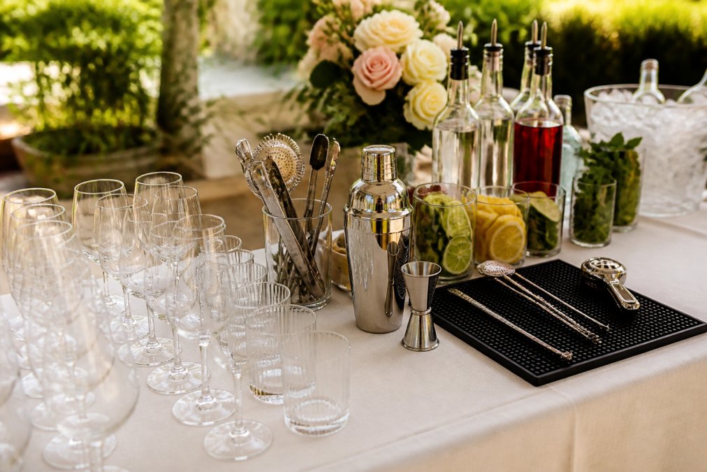 Full Service Bar Packages for Weddings: What to Know